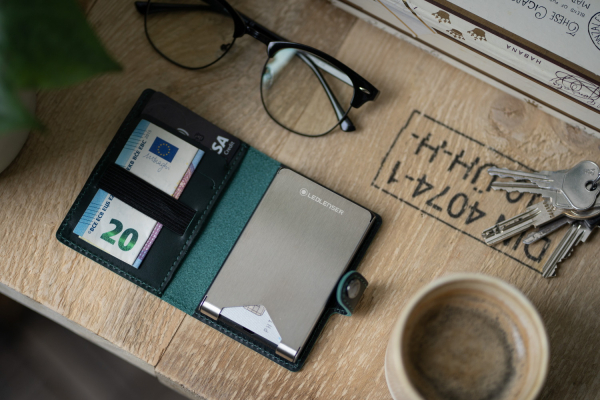 LED LENSER LITE WALLET® Matte, Dark Forest